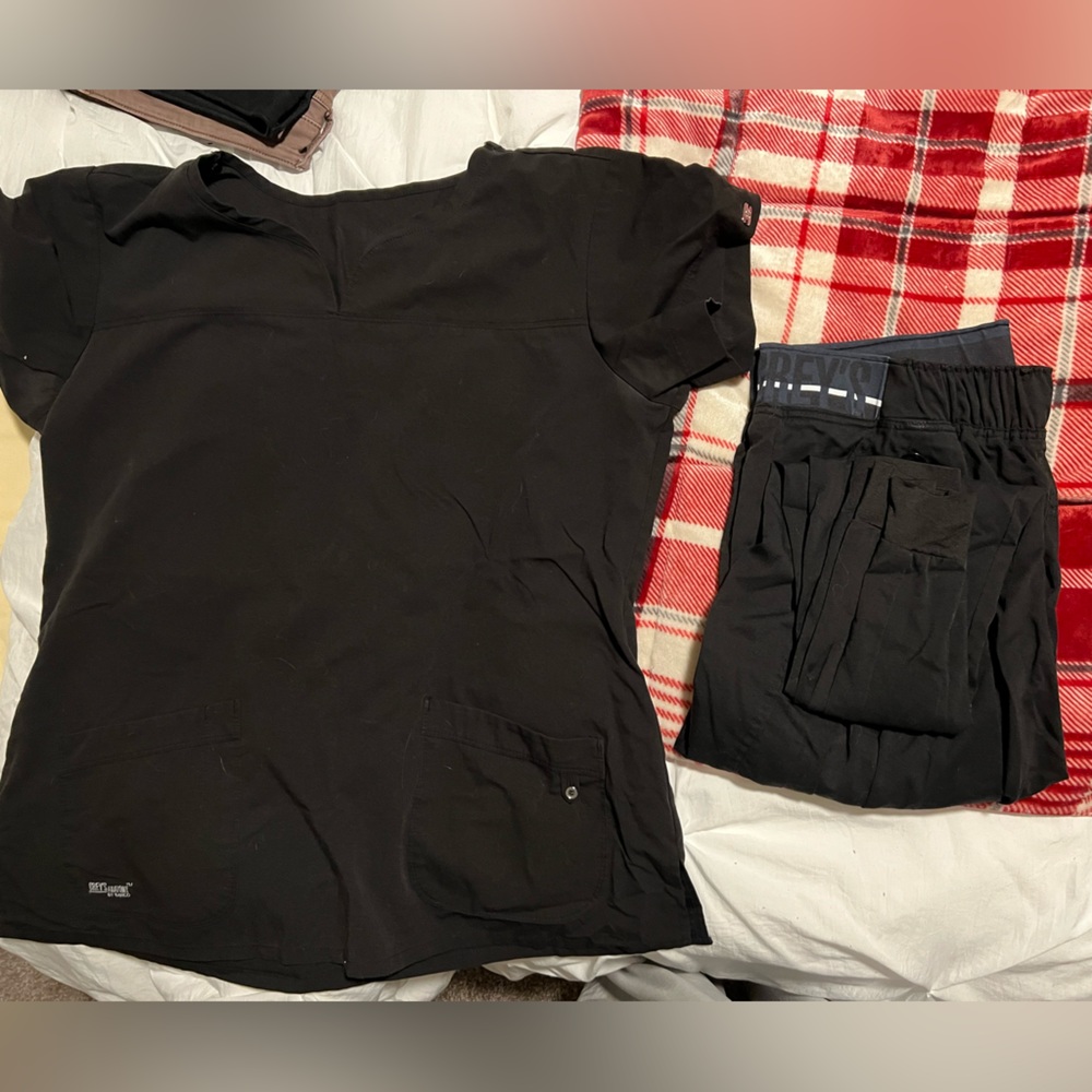 Scrub set